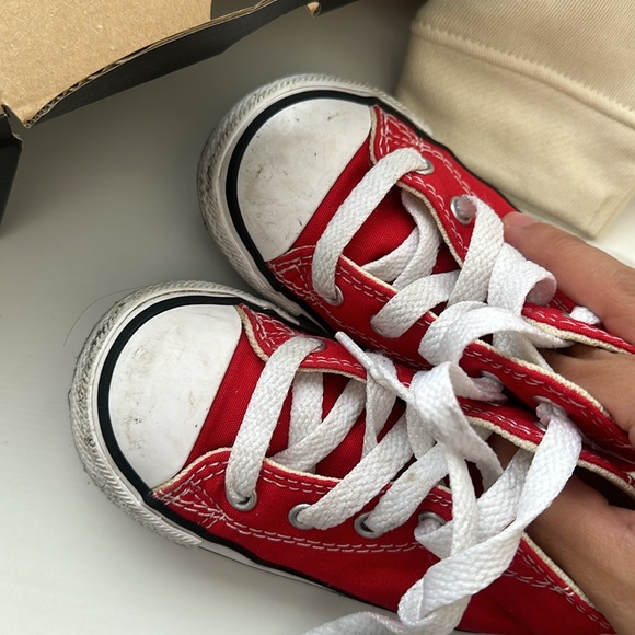 Converse - Picture 2 of 4